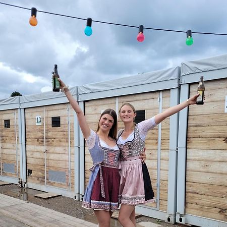 Oktoberfest Wiesn Camp Lodge Мюнхен Екстериор снимка