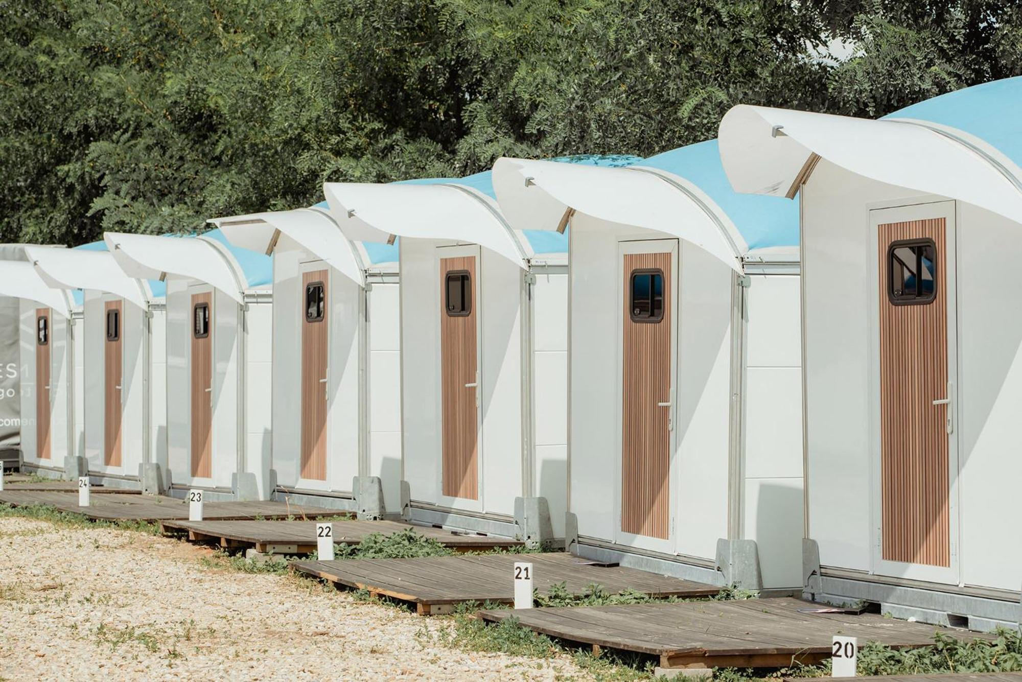 Oktoberfest Wiesn Camp Lodge Мюнхен Екстериор снимка