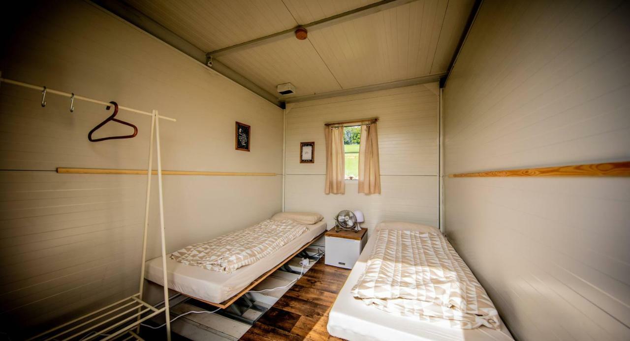 Oktoberfest Wiesn Camp Lodge Мюнхен Екстериор снимка