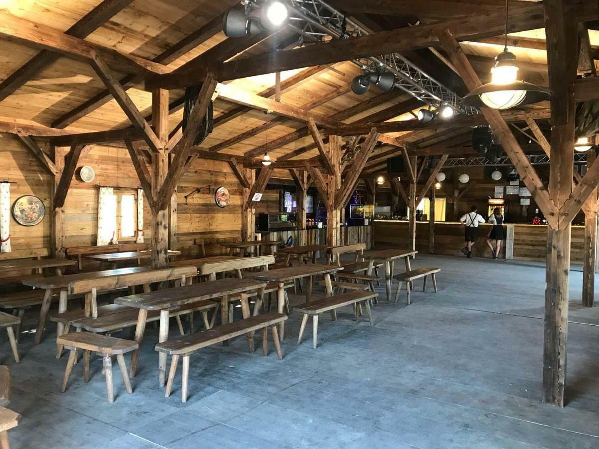 Oktoberfest Wiesn Camp Lodge Мюнхен Екстериор снимка