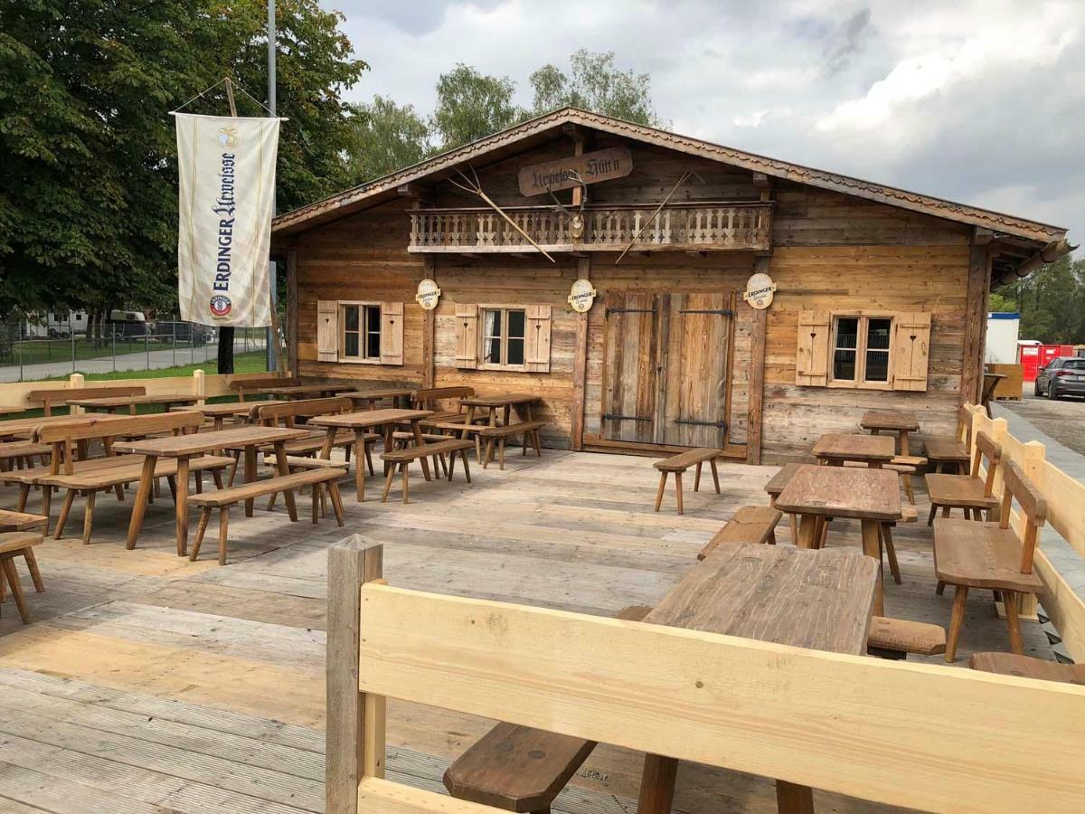 Oktoberfest Wiesn Camp Lodge Мюнхен Екстериор снимка