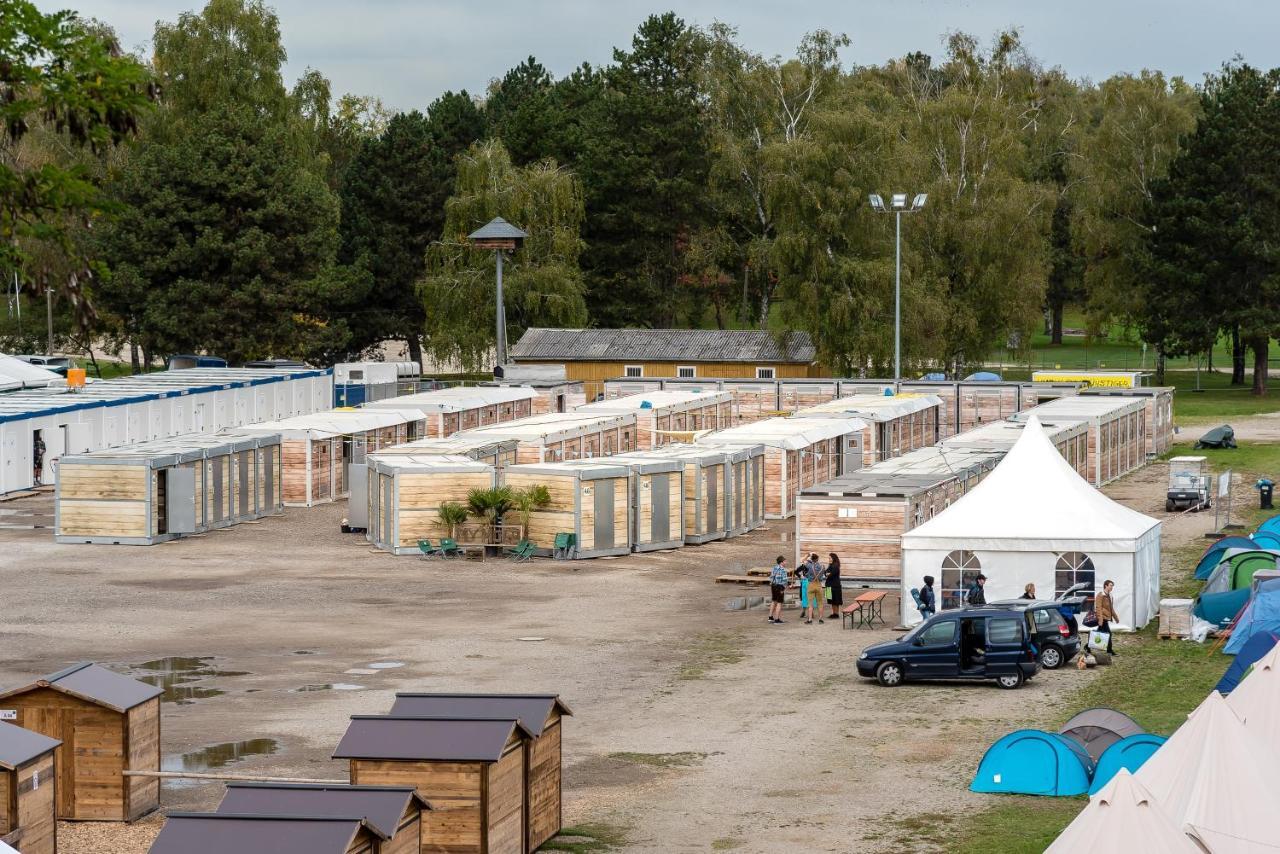 Oktoberfest Wiesn Camp Lodge Мюнхен Екстериор снимка