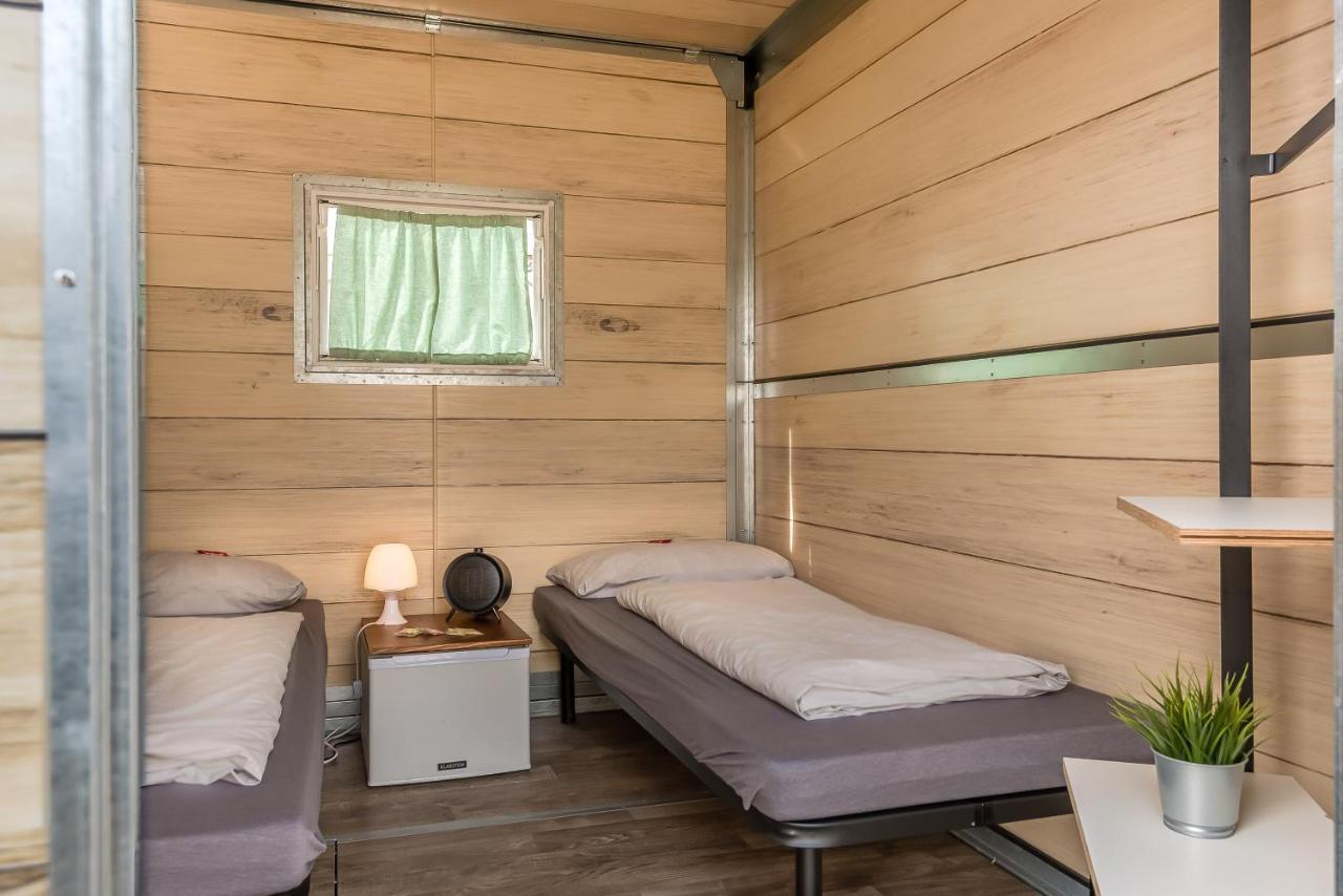 Oktoberfest Wiesn Camp Lodge Мюнхен Екстериор снимка