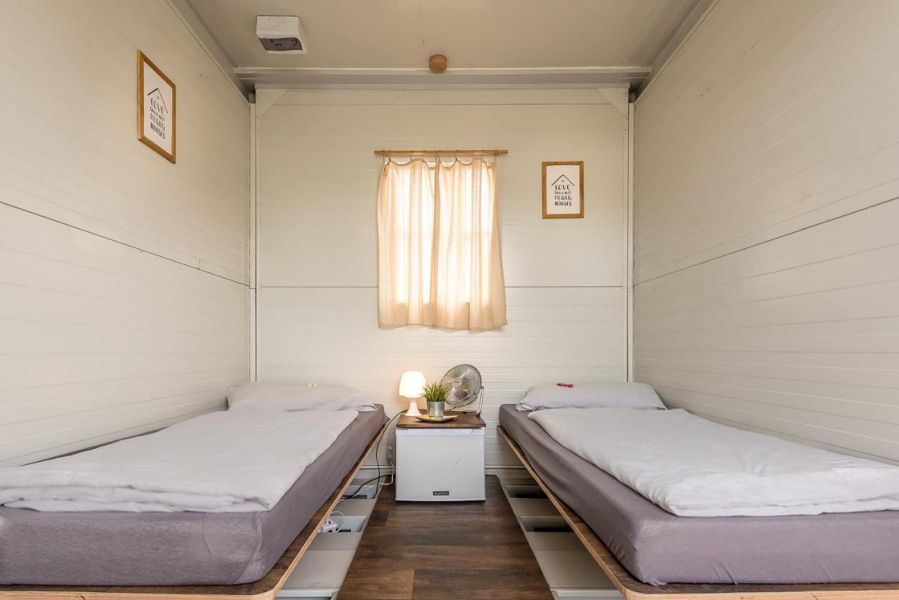 Oktoberfest Wiesn Camp Lodge Мюнхен Екстериор снимка